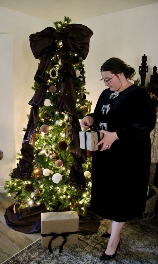 The Glitzy Velvet Dress (Curvy)