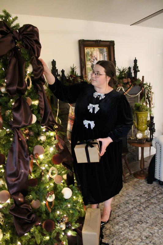 The Glitzy Velvet Dress (Curvy)